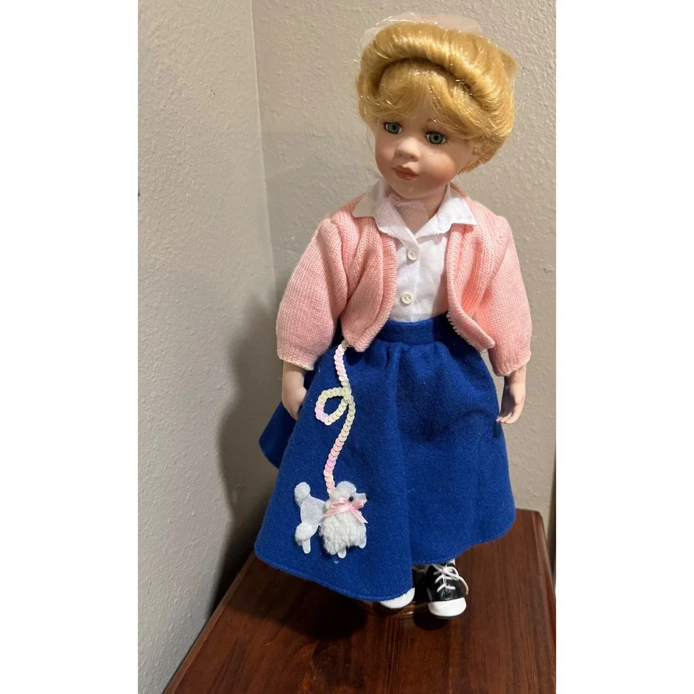 Heritage Signature Collection Peggy Sue Porcelain Poodle Skirt Doll 12339 COA
